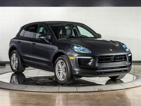 Certified 2025 Porsche Macan image 7