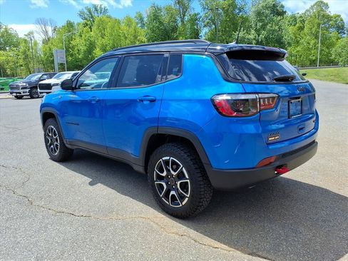 Used 2025 Jeep Compass Trailhawk AWD/4WD image 6