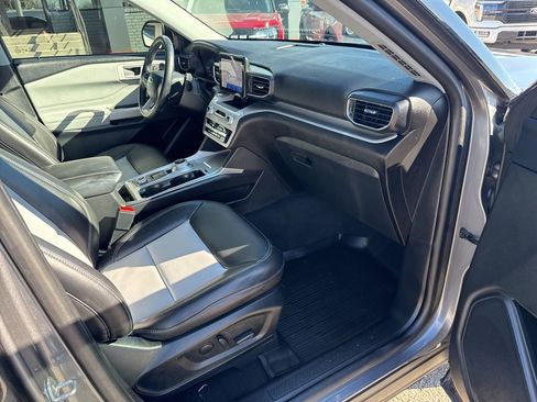 Used 2023 Ford Explorer XLT w/ Equipment Group 202A image 19