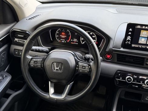 Used 2023 Honda Pilot Touring image 13