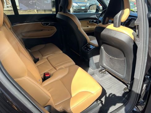 Used 2017 Volvo XC90 T6 Momentum w/ Vision Package image 21