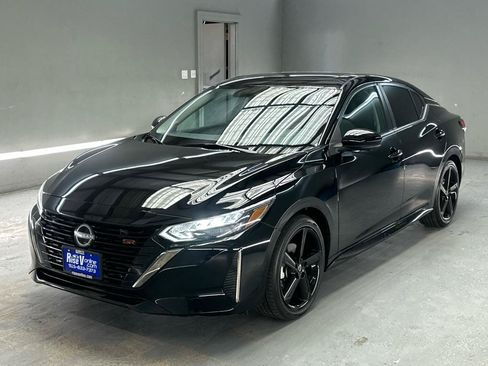 Used 2024 Nissan Sentra SR w/ SR Premium Package FWD image 3