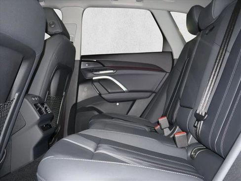 Used 2025 Audi Q5 Premium w/ Convenience Package image 24