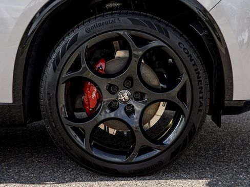 New 2025 Alfa Romeo Stelvio Sprint image 12