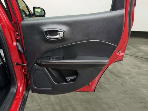 Used 2019 Jeep Compass Latitude image 21