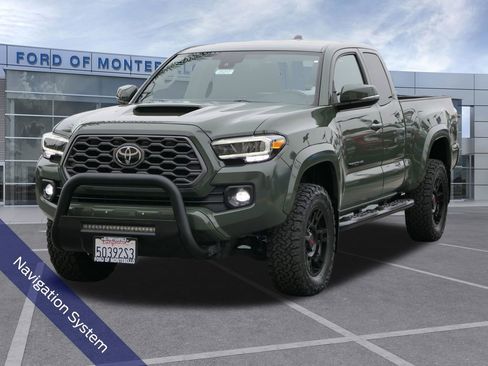 Used 2022 Toyota Tacoma TRD Sport w/ TRD Premium Sport Package RWD image 9