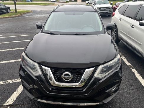 Used 2017 Nissan Rogue SV w/ SV Premium Package FWD image 2