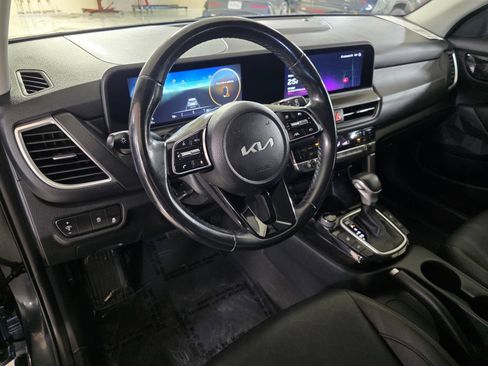 Used 2024 Kia Seltos EX FWD image 24