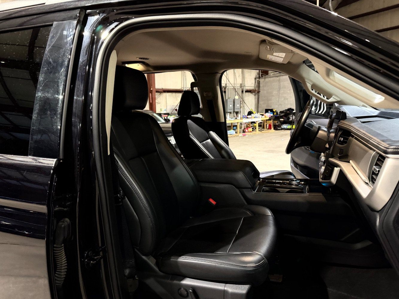 Used 2024 Ford Expedition XLT RWD image 27