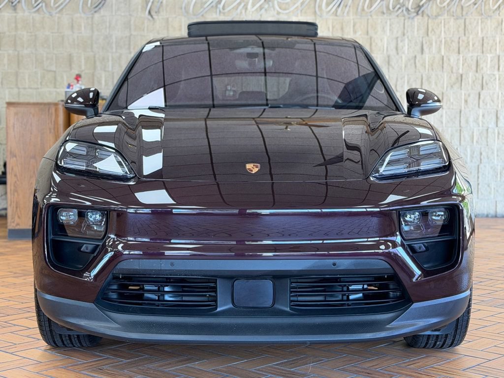 Used 2025 Porsche Macan Electric RWD image 4