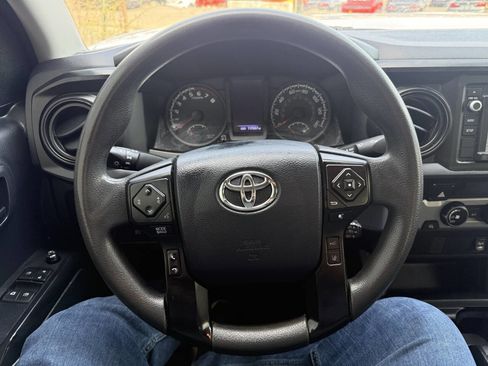 Used 2018 Toyota Tacoma SR image 18