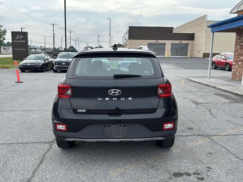 Used 2022 Hyundai Venue SEL FWD image 4