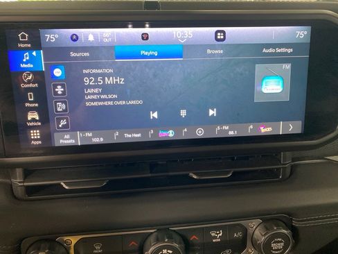 Used 2026 Jeep Gladiator Mojave AWD/4WD image 9