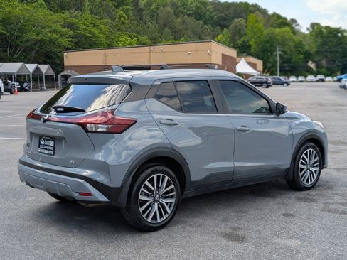 Used 2021 Nissan Kicks SV FWD image 9