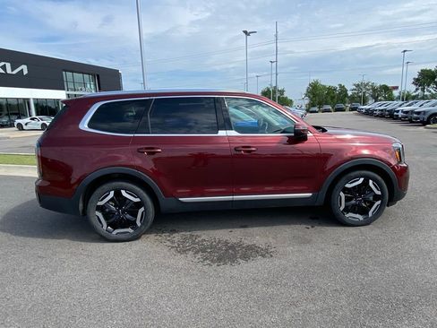 Used 2023 Kia Telluride EX w/ EX Captain's Chair Package FWD image 8
