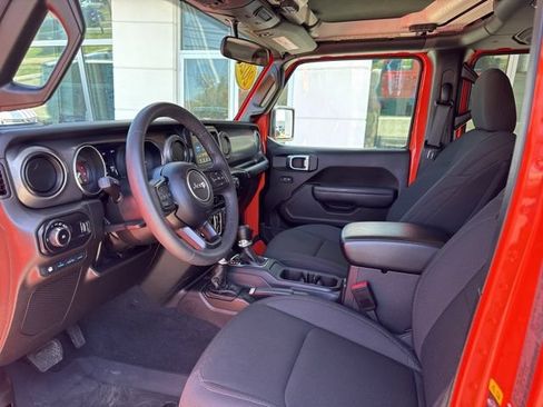 Used 2023 Jeep Wrangler Unlimited w/ Convenience Group AWD/4WD image 9