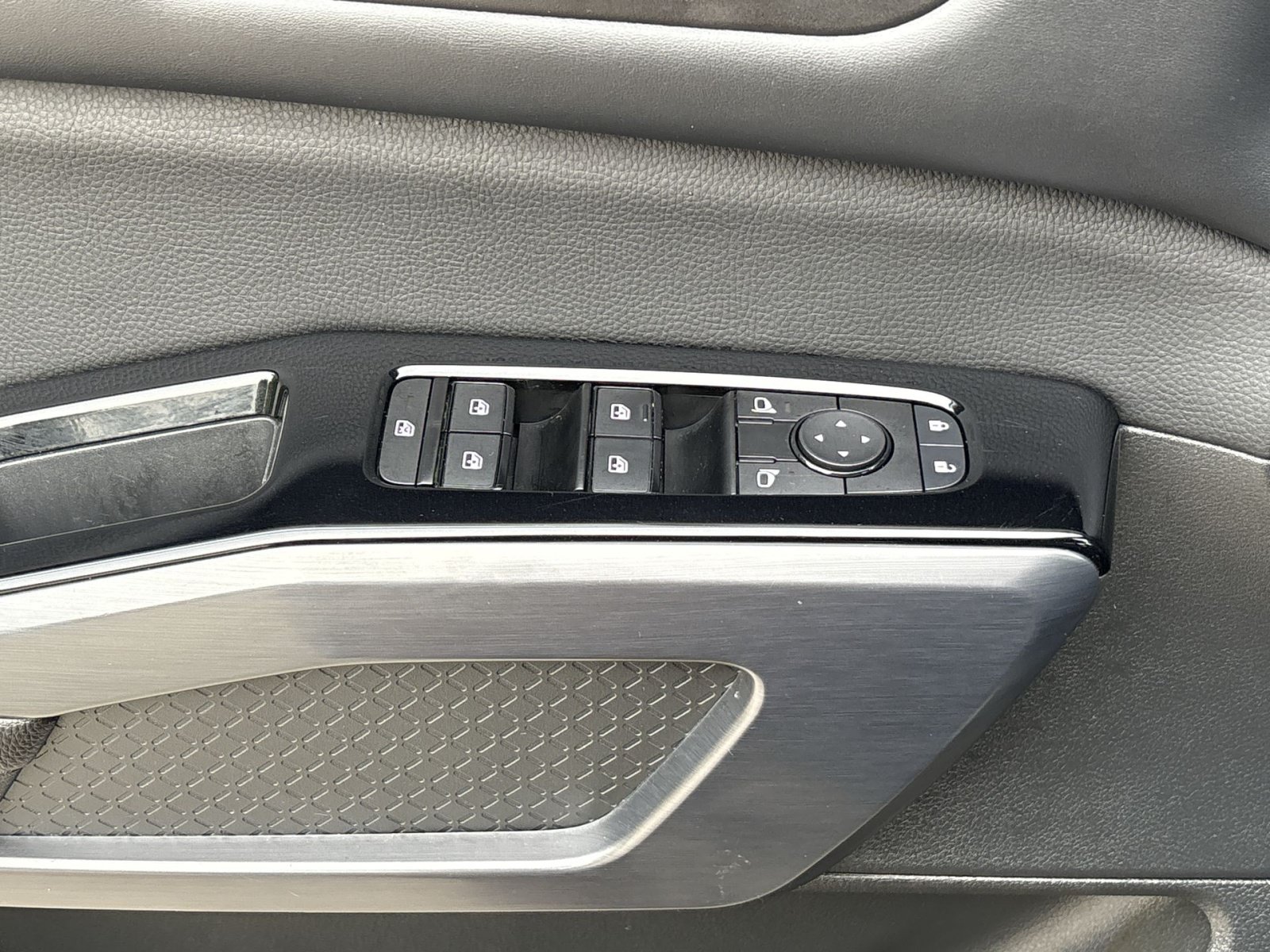 Used 2023 Nissan Pathfinder SL w/ SL Premium Package AWD/4WD image 16