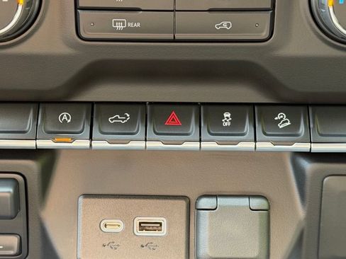 Used 2021 Chevrolet Silverado 1500 Custom Trail Boss AWD/4WD image 13