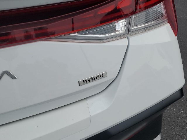 Certified 2025 Hyundai Elantra Limited FWD image 7