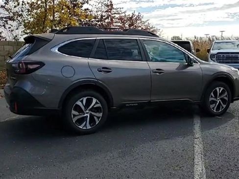 Used 2022 Subaru Outback Limited w/ Popular Package #2 image 8