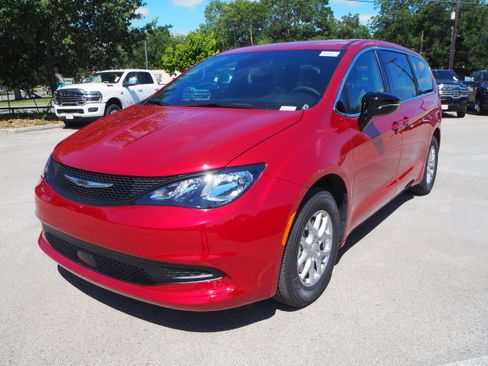 New 2025 Chrysler Voyager LX image 2