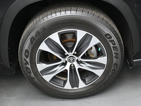Used 2021 Toyota Highlander XLE image 39