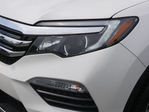 Used 2017 Honda Pilot Touring image 16