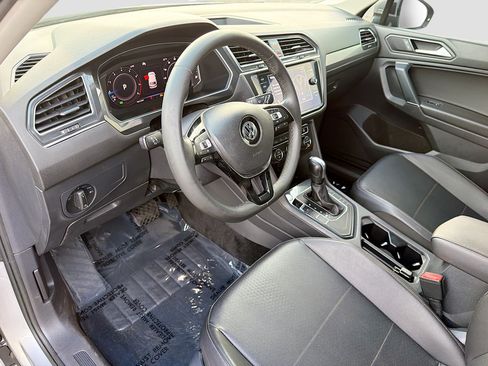 Used 2020 Volkswagen Tiguan SEL FWD image 26