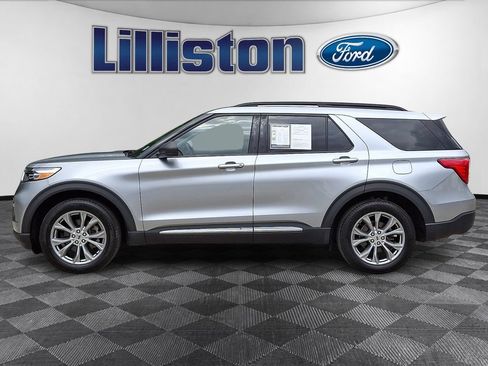 Used 2023 Ford Explorer XLT w/ Equipment Group 202A AWD/4WD image 8