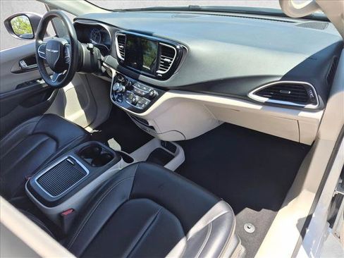 Used 2023 Chrysler Pacifica Touring-L FWD image 29
