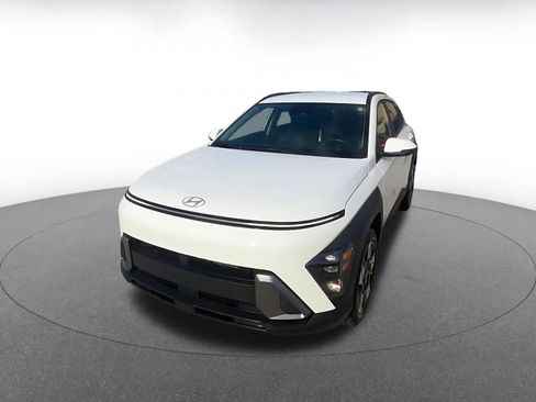 Used 2025 Hyundai Kona SEL image 7