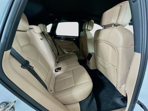Certified 2023 Porsche Macan AWD/4WD image 30