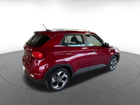 Used 2025 Hyundai Venue SEL image 13