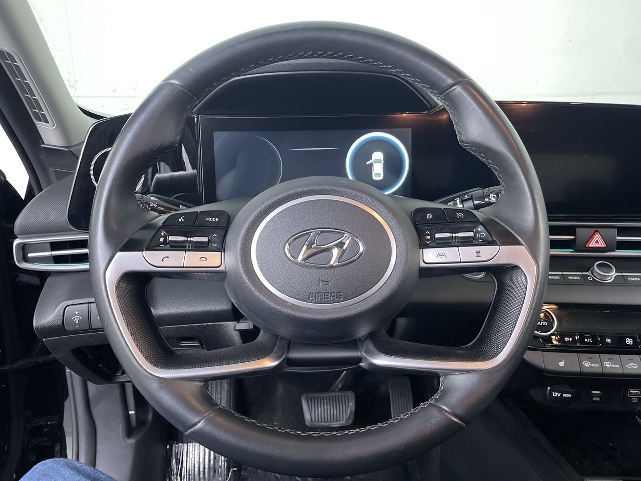 Used 2022 Hyundai Elantra Limited FWD image 13