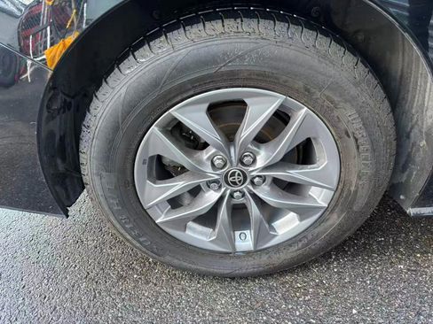 Used 2021 Toyota Sienna LE image 23