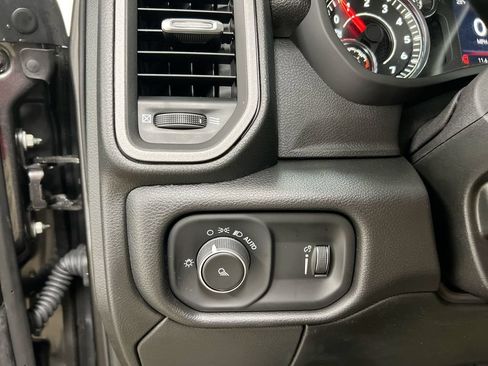Used 2024 RAM 2500 Tradesman w/ Chrome Appearance Group AWD/4WD image 17
