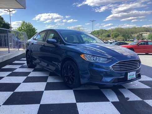Used 2019 Ford Fusion SE FWD image 4