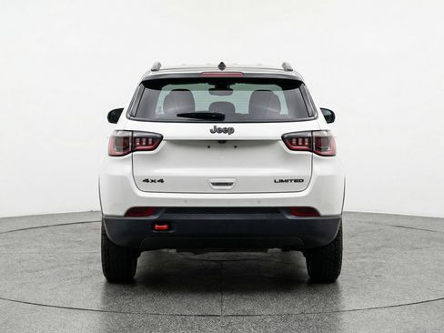 Used 2025 Jeep Compass Trailhawk image 7