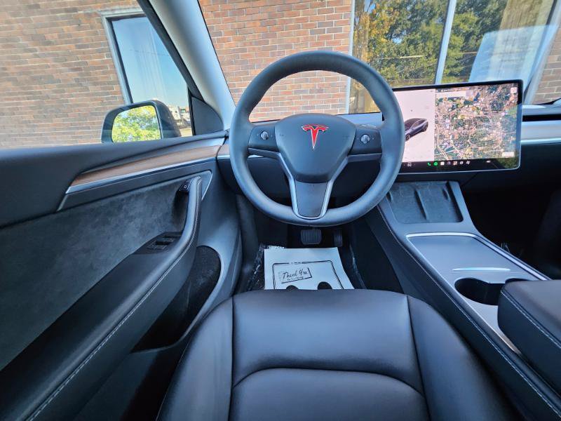 Used 2024 Tesla Model Y 2WD image 4