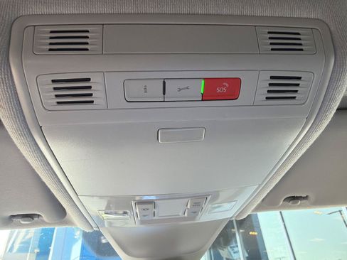 Used 2024 Volkswagen Tiguan SE FWD image 24
