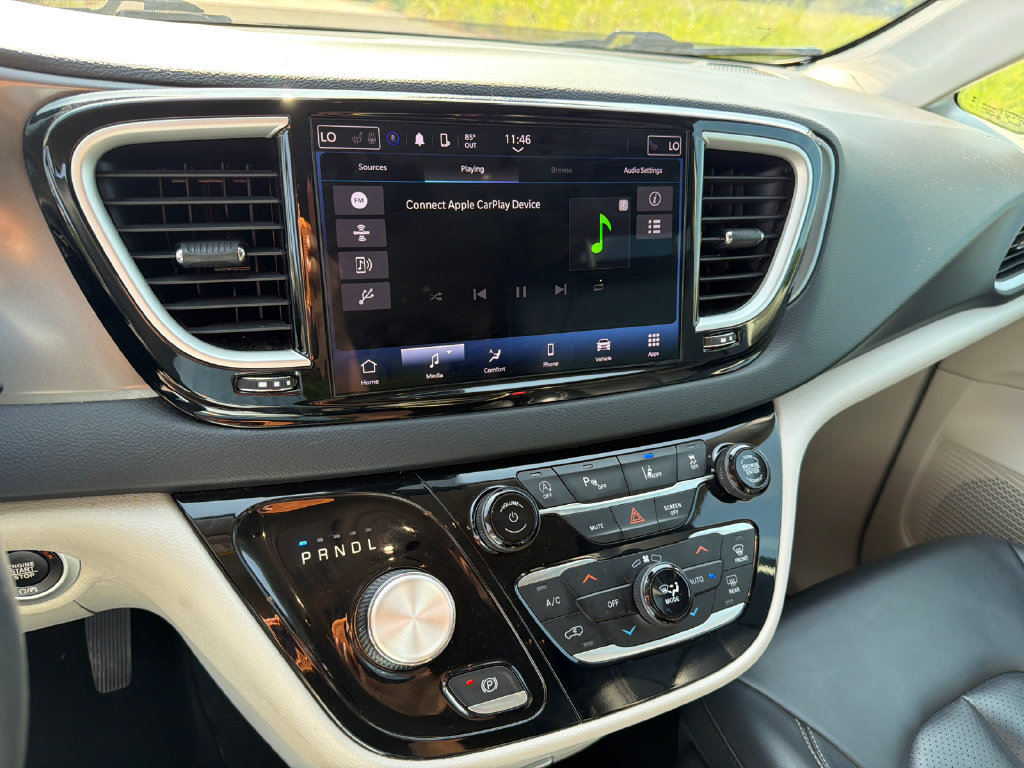 Used 2023 Chrysler Pacifica Touring-L FWD image 26