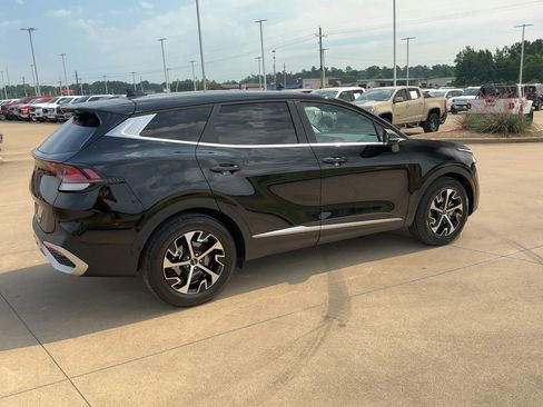 Used 2024 Kia Sportage EX image 8