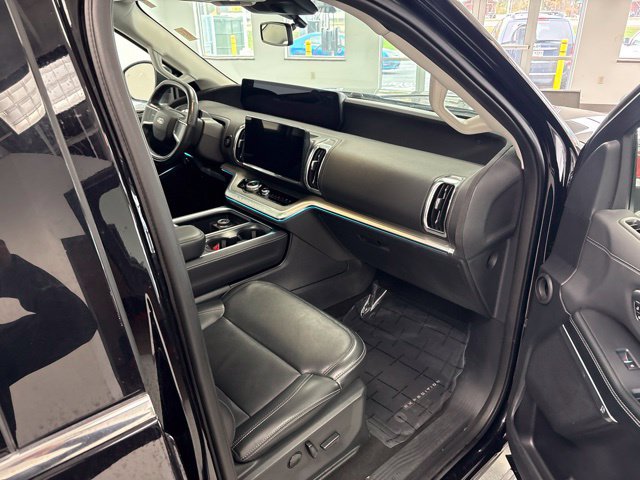 Used 2025 Ford Expedition Platinum AWD/4WD image 22