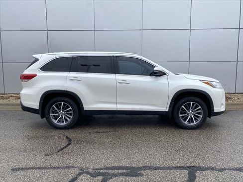 Certified 2019 Toyota Highlander XLE image 30