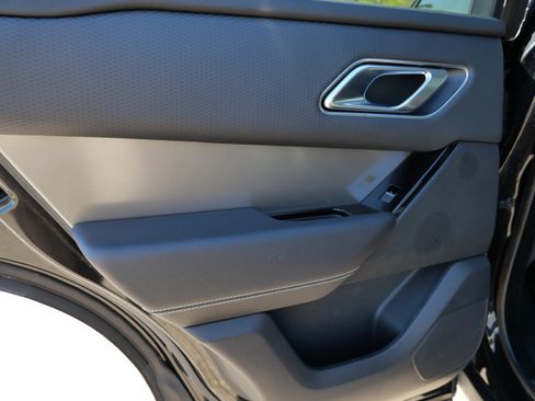 Used 2019 Land Rover Range Rover Velar S AWD/4WD image 17