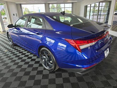 Used 2023 Hyundai Elantra Blue FWD image 5