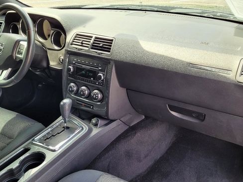 Used 2014 Dodge Challenger SXT RWD image 17