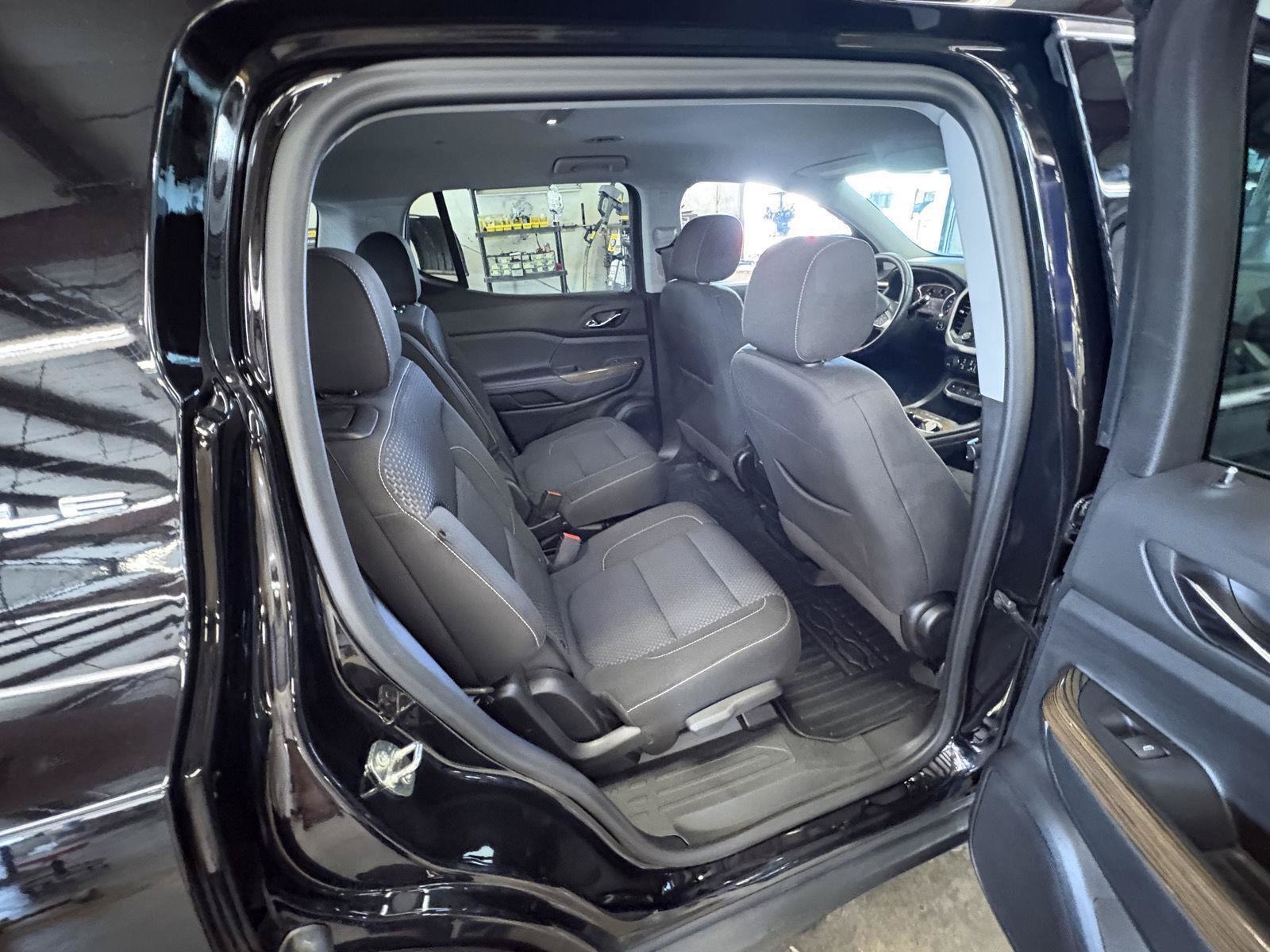 Used 2022 GMC Acadia SLE w/ Driver Convenience Package FWD image 13