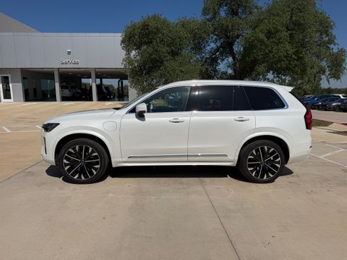 Certified 2026 Volvo XC90 T8 Ultra w/ Protection Package Premier AWD/4WD image 3