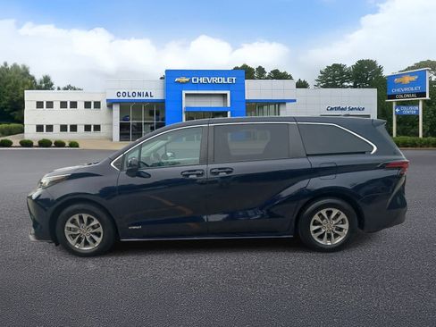 Used 2021 Toyota Sienna LE AWD/4WD image 6